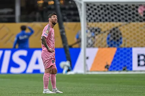  صباحك أوروبي.. برينتفورد يصدم يونايتد.. عروض جوهرة مدريد.. وتكريم ميسي